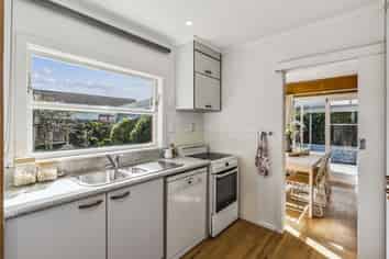 6 Walton Avenue, Waikanae