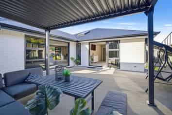 19 Grove Avenue, Weston