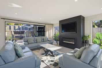 19 Grove Avenue, Weston