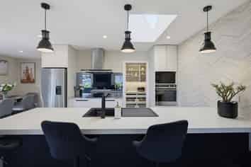 19 Grove Avenue, Weston