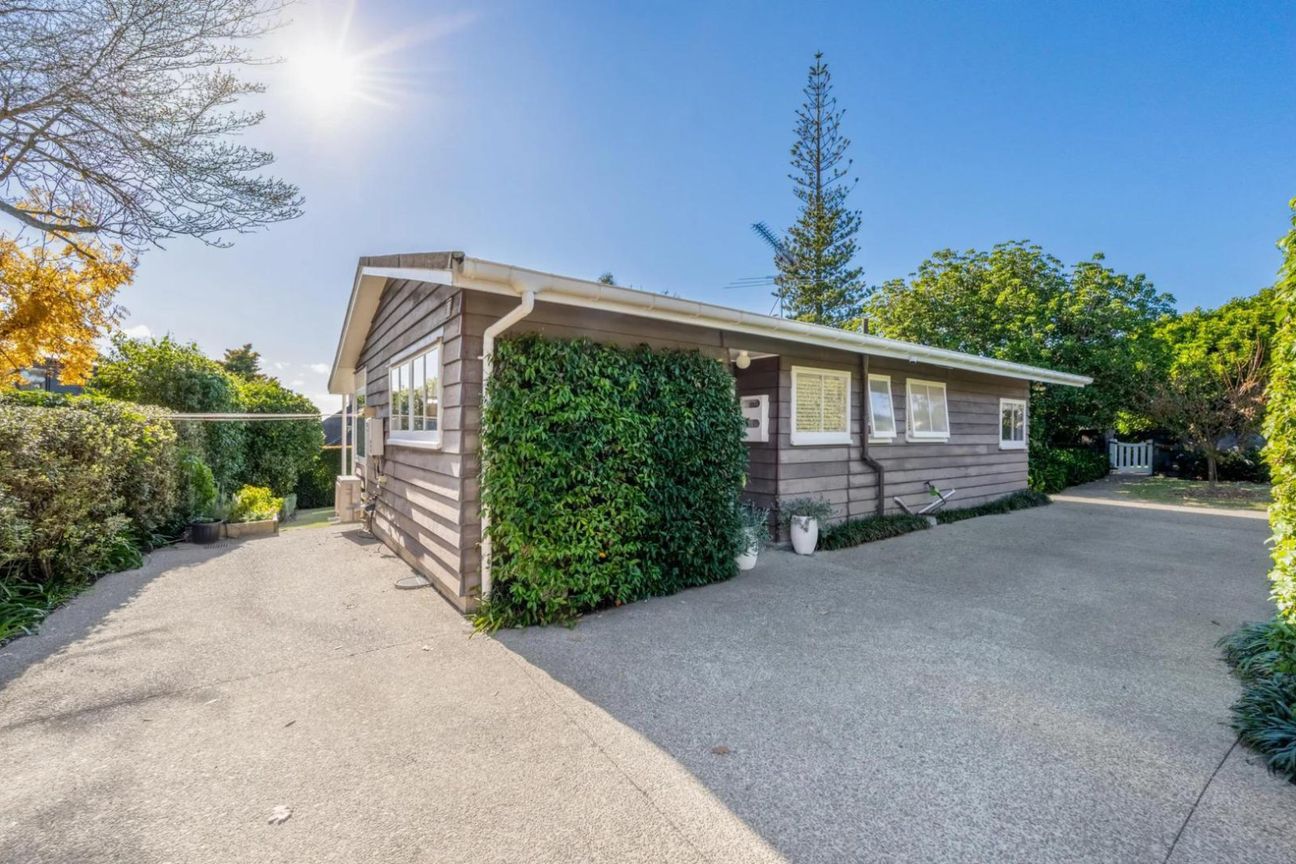 Charming 2-Bedroom Home in Sought-After Mellons Bay - Aanzicht 6