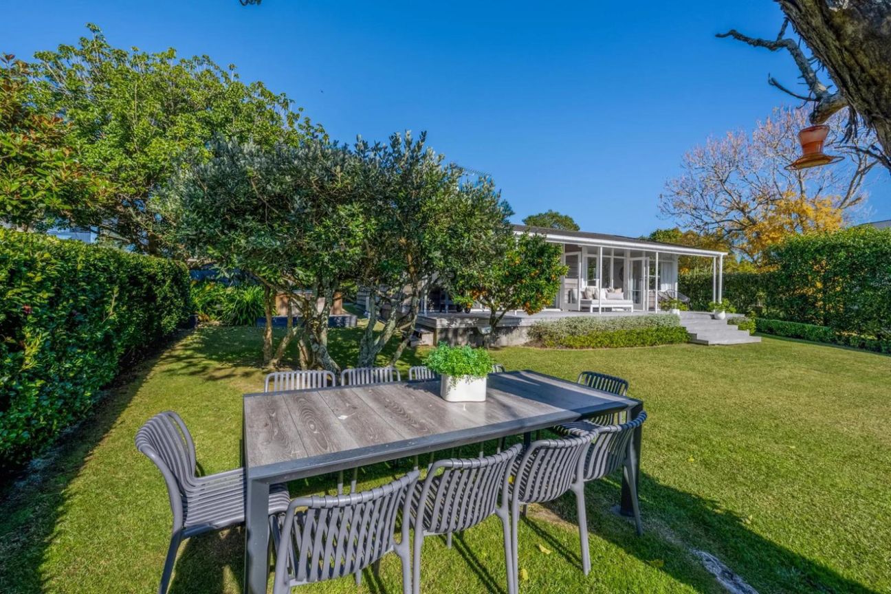 Charming 2-Bedroom Home in Sought-After Mellons Bay - Aanzicht 3
