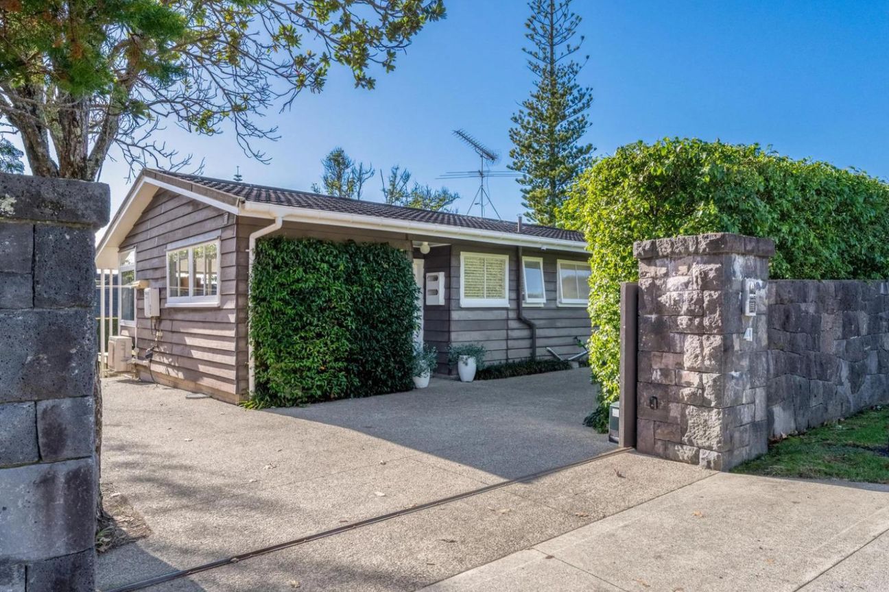 Charming 2-Bedroom Home in Sought-After Mellons Bay - Aanzicht 2
