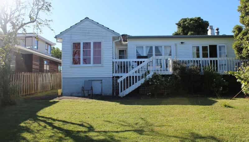 84 Ocean View Road, Northcote