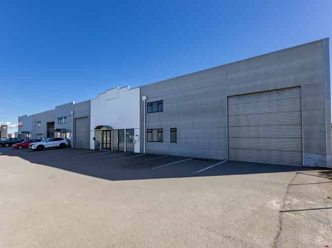Substantial Freehold Unit - Priced to Sell!