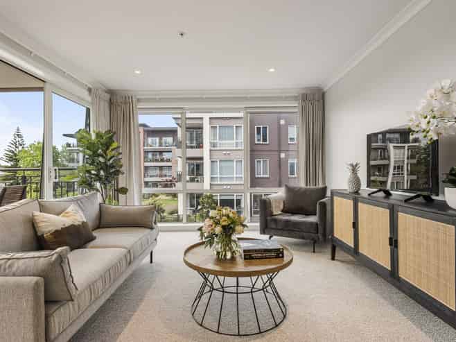11 Commodore Drive, Lynfield