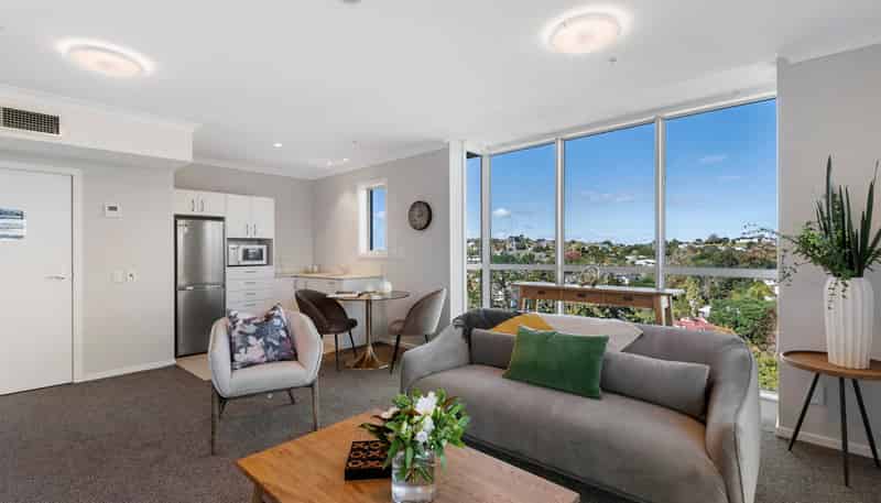 11 Commodore Drive, Lynfield