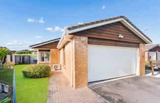 57 The Grove, Red Beach