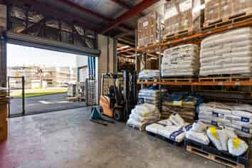 Freehold Corner Site, Dual Access 