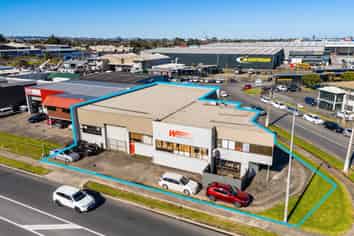 Freehold Corner Site, Dual Access 