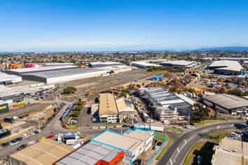 Freehold Corner Site, Dual Access 