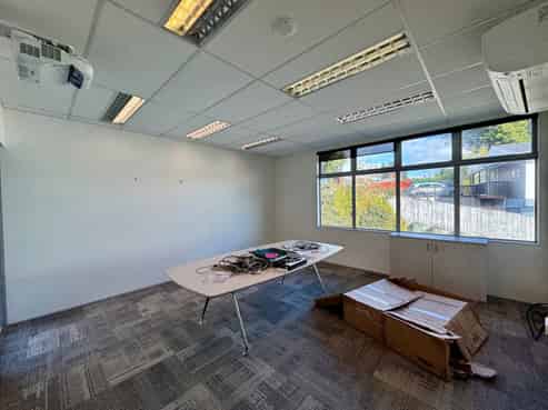 Quality offices with parking and profile