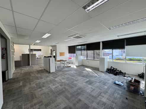 Quality offices with parking and profile