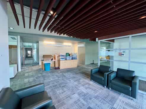 Quality offices with parking and profile