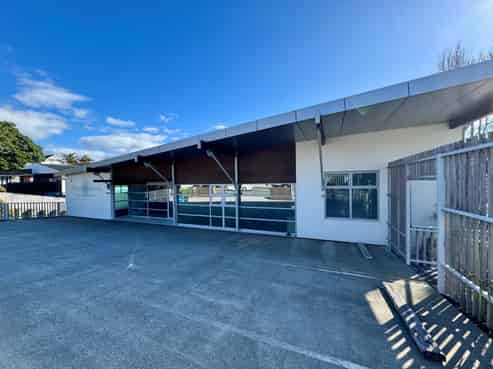 Quality offices with parking and profile