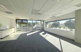 Medical/office space – refreshed, ready to occupy