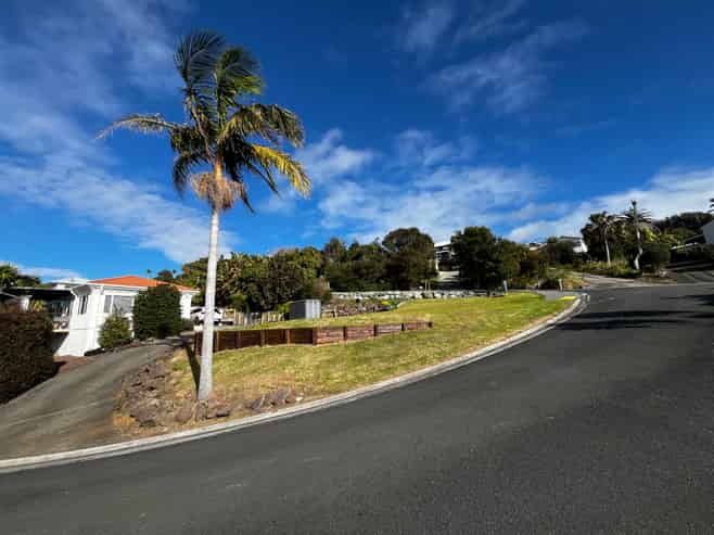1 Hibiscus Avenue, Cable Bay