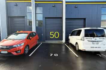 HIGH STUD INDUSTRIAL UNIT IN PRIME LOCATION
