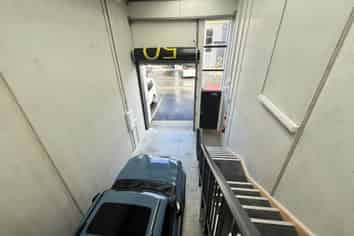 HIGH STUD INDUSTRIAL UNIT IN PRIME LOCATION
