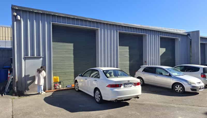 8 Riverbank Road, New Lynn