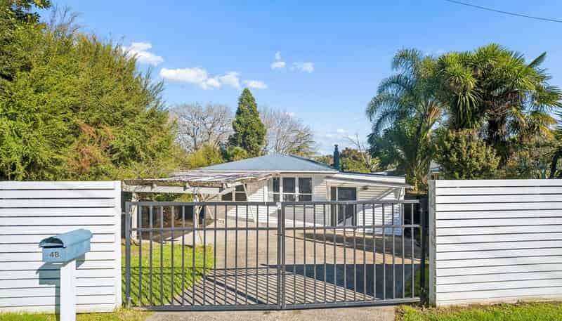 48 Sylvan Crescent, Te Atatu South