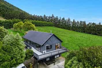4 Kara Road, MAUNGATAPERE