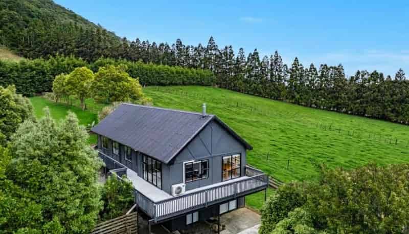 4 Kara Road, MAUNGATAPERE