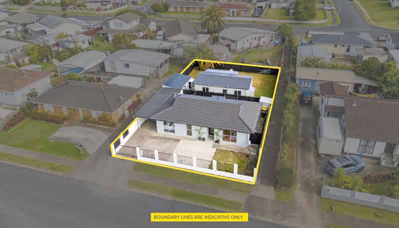 22 Chelburn Crescent, Mangere East
