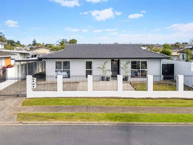 22 Chelburn Crescent, Mangere East