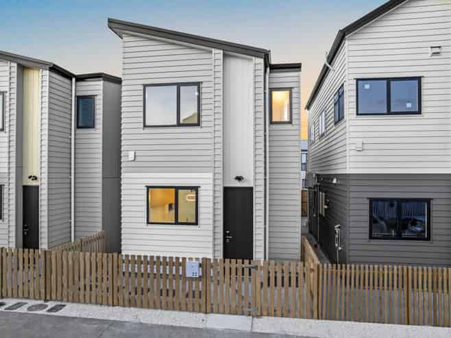 22 Whare Kauri Road, Papakura