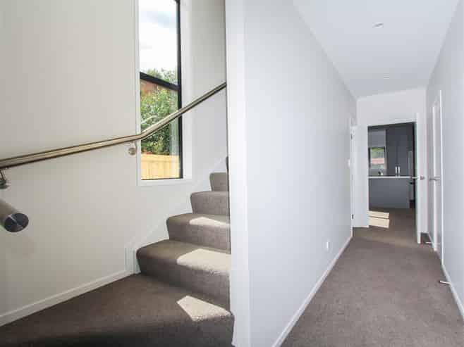 9/18 Hunter Street, Hamilton Lake