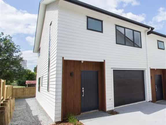 9/18 Hunter Street, Hamilton Lake