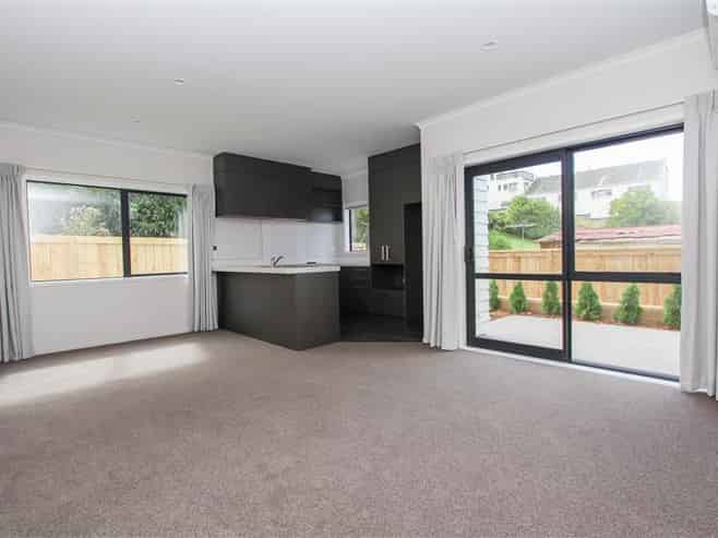 9/18 Hunter Street, Hamilton Lake