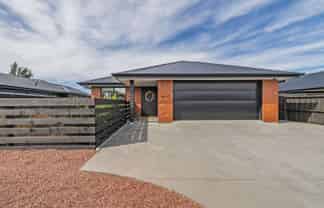 15 Cedric Place, Darfield