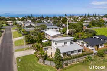 a/68 The Crescent, Waihi Beach