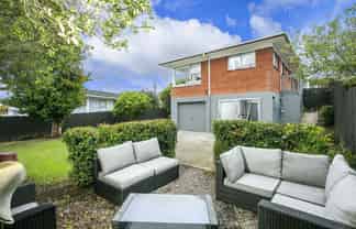 2/2 Lambrown Drive, Totara Vale