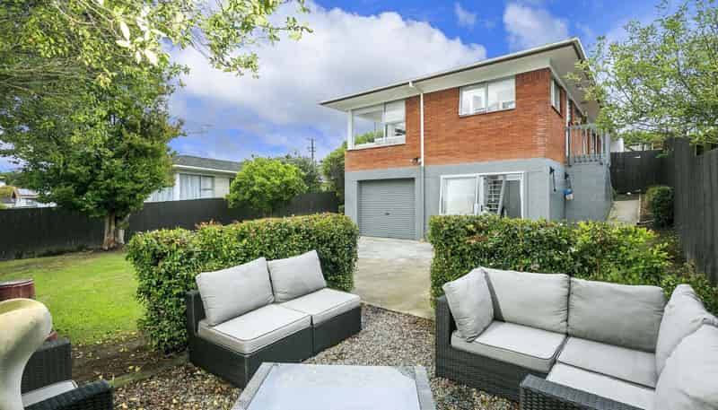 2/2 Lambrown Drive, Totara Vale