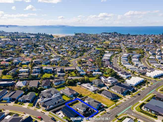 56 Taikura Avenue, Red Beach