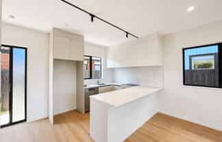 6/18 Albert Road, Kelston