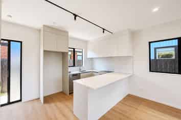 6/18 Albert Road, Kelston