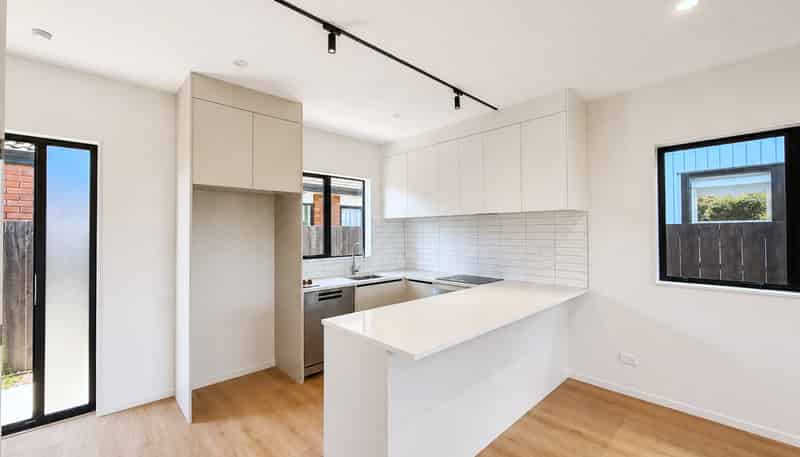 6/18 Albert Road, Kelston