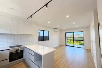 6/18 Albert Road, Kelston