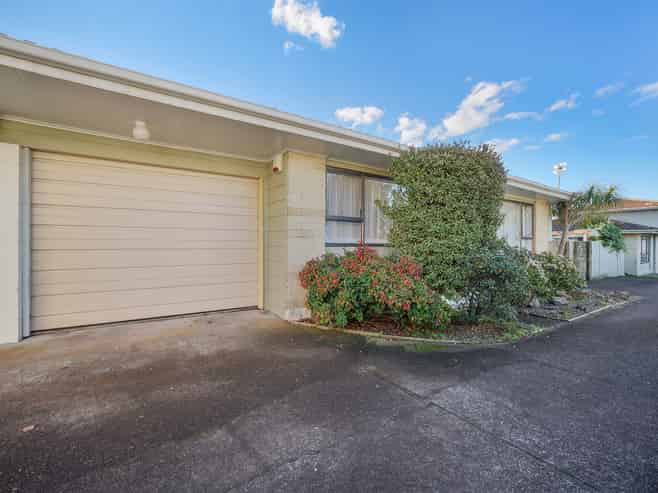 2/13 Northall Road, New Lynn