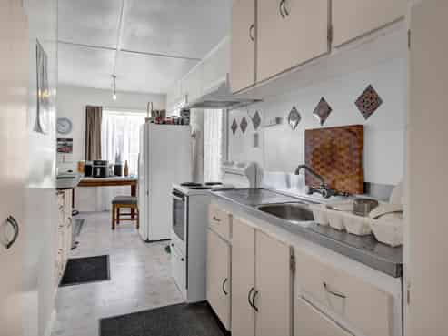 102 Hamlet Street, Stratford