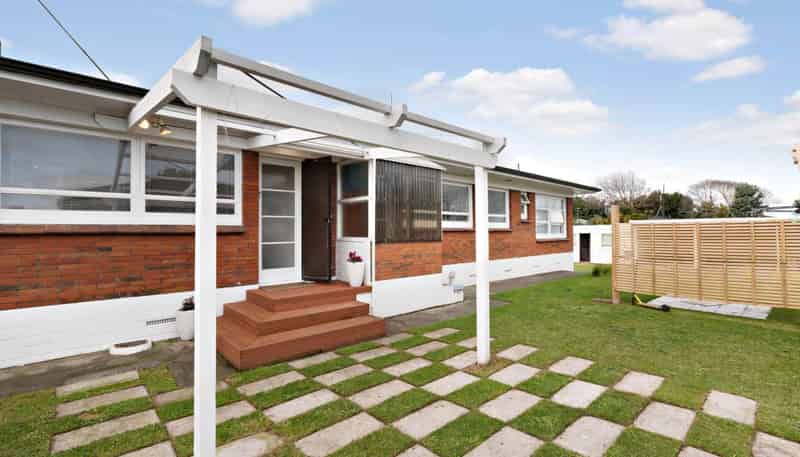 2/9 Onslow Road, Papakura