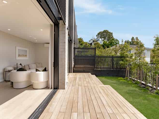21E Arahia Street, Northcote