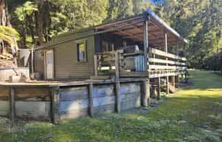 2552 Kauarapaoa Road, Paparangi