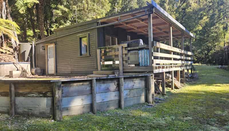 2552 Kauarapaoa Road, Paparangi