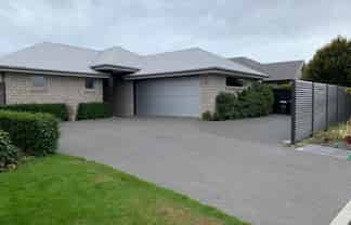 40 Little Oaks Drive, Yaldhurst