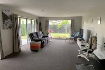 40 Little Oaks Drive, Yaldhurst